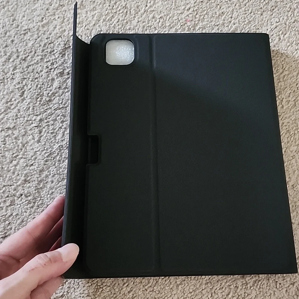 Brand New Wireless Keyboard Case for Tablets - Black For 11 Inch IPad.